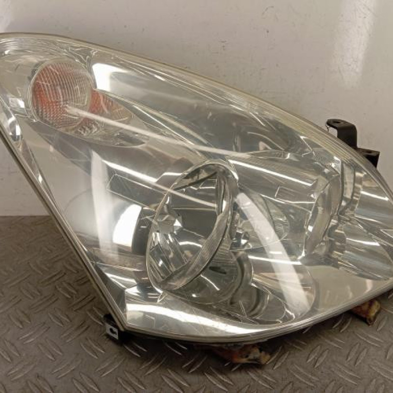 Optique avant principal droit (feux)(phare) TOYOTA COROLLA VERSO 2