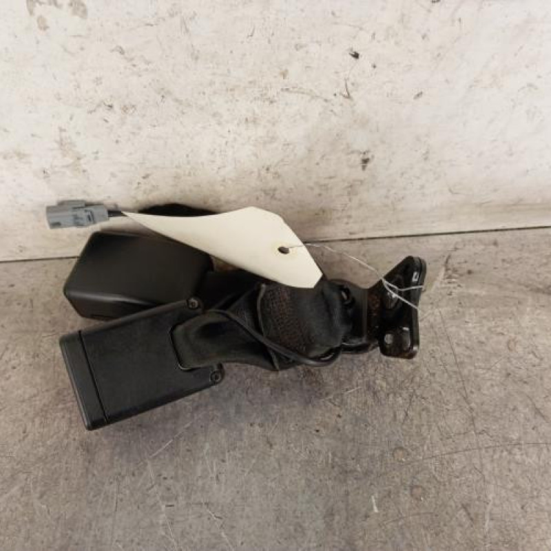 Attache ceinture arriere gauche RENAULT CLIO 4