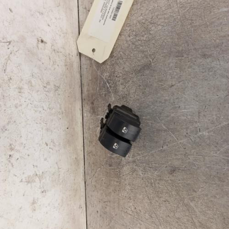 Interrupteur de leve vitre avant gauche RENAULT CLIO 2