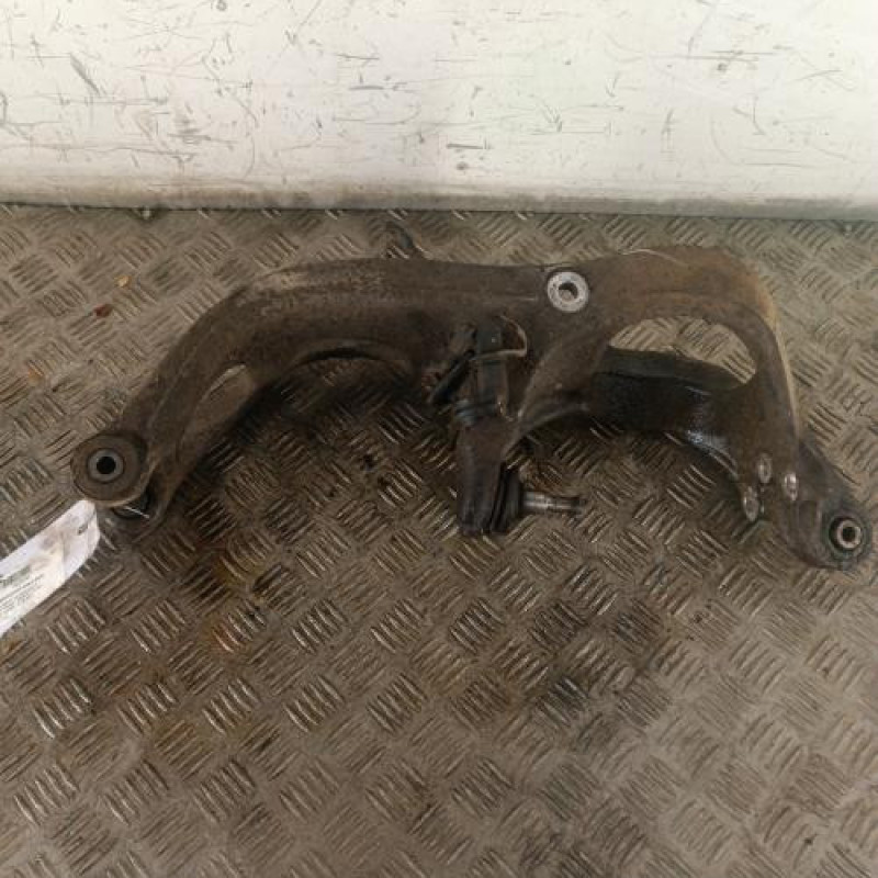 Support pivot avant droit PEUGEOT 407 Support pivot avant droit PEUGEOT 407