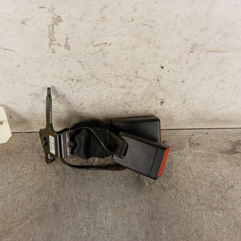 Attache ceinture arriere droit RENAULT CLIO 4