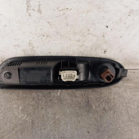 Interrupteur de leve vitre avant droit RENAULT CLIO 2
