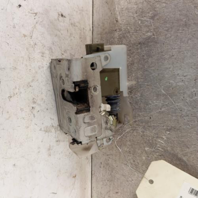 Serrure arriere droit RENAULT CLIO 2 Serrure arriere droit RENAULT CLIO 2