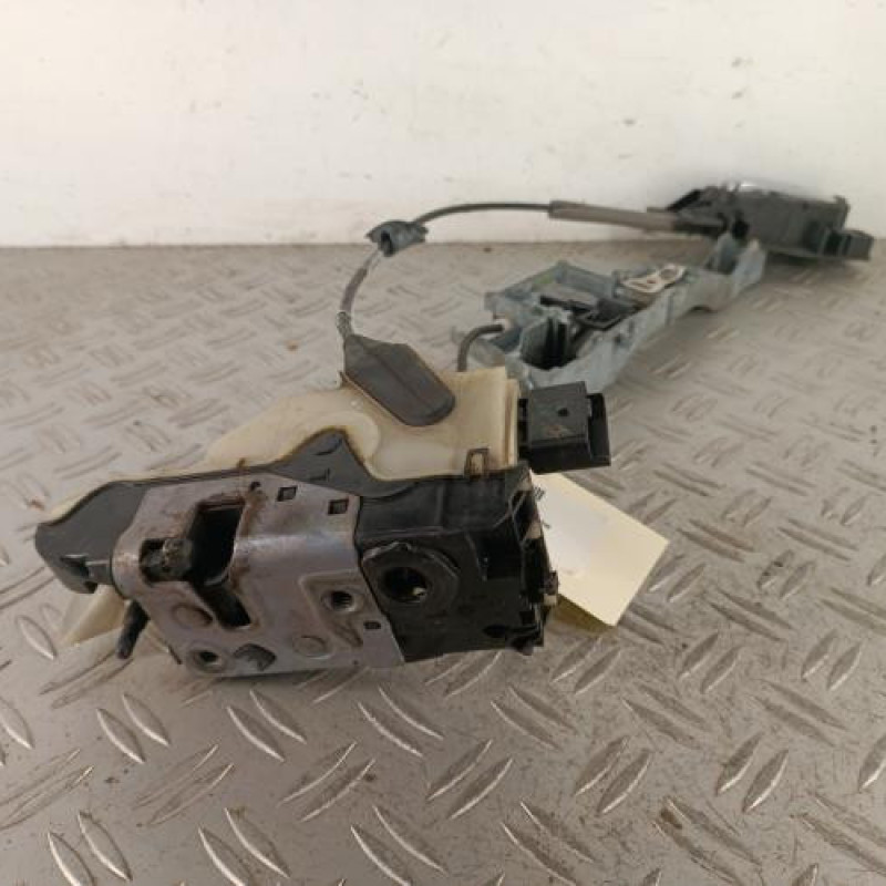 Serrure avant gauche PEUGEOT 208 1 Serrure avant gauche PEUGEOT 208 1