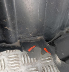Pare boue avant droit TOYOTA YARIS 2