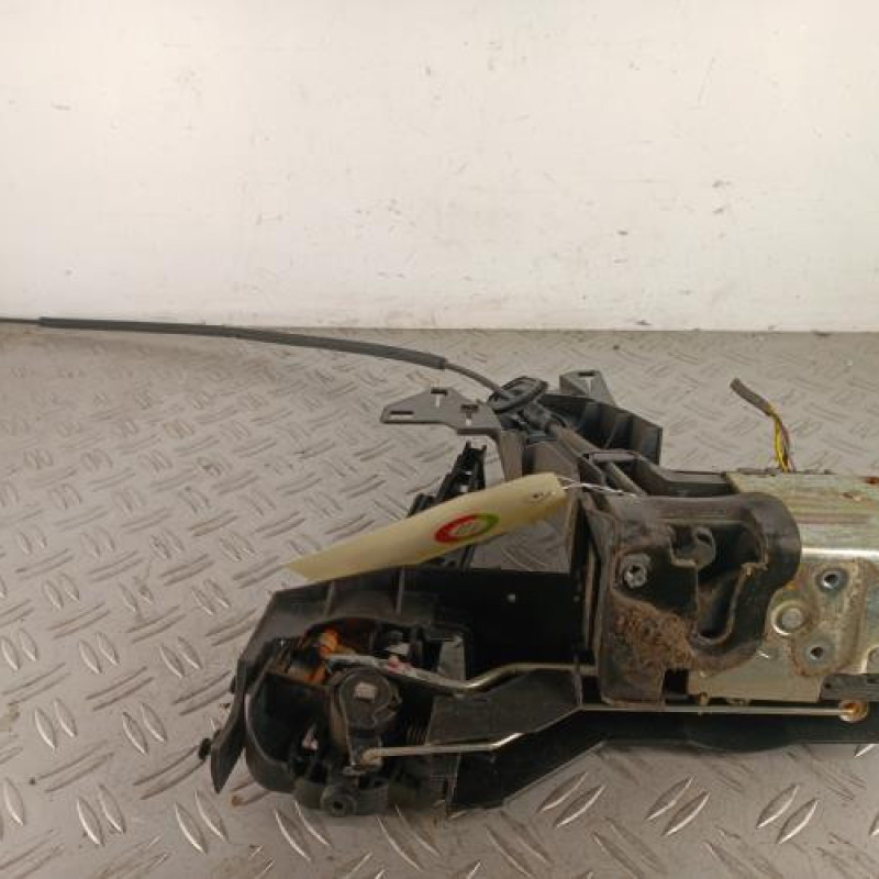 Serrure avant gauche FORD FIESTA 5 Serrure avant gauche FORD FIESTA 5