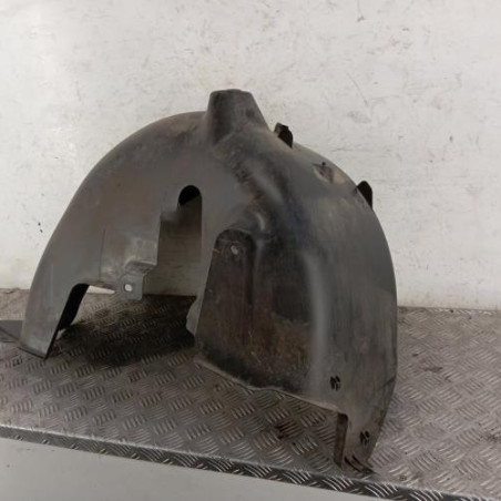 Pare boue arriere gauche PEUGEOT 208 1