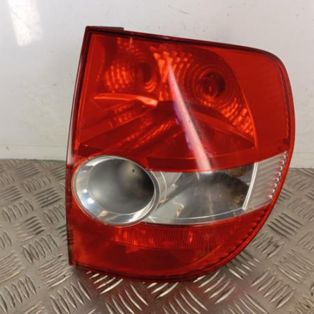 Feu arriere principal droit (feux) VOLKSWAGEN FOX Photo n°1