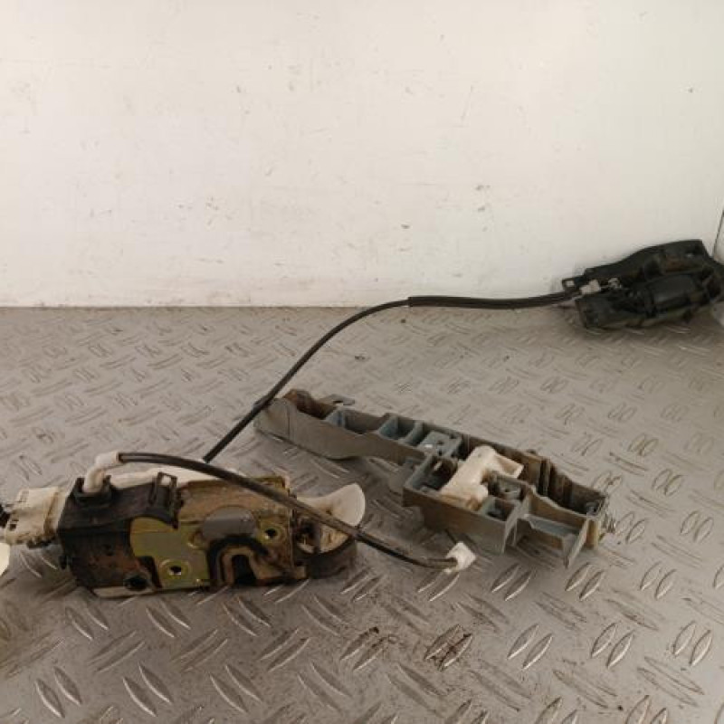 Serrure avant gauche PEUGEOT 407