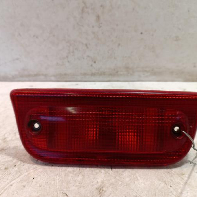 Feu arriere stop central NISSAN NV200 Feu arriere stop central NISSAN NV200