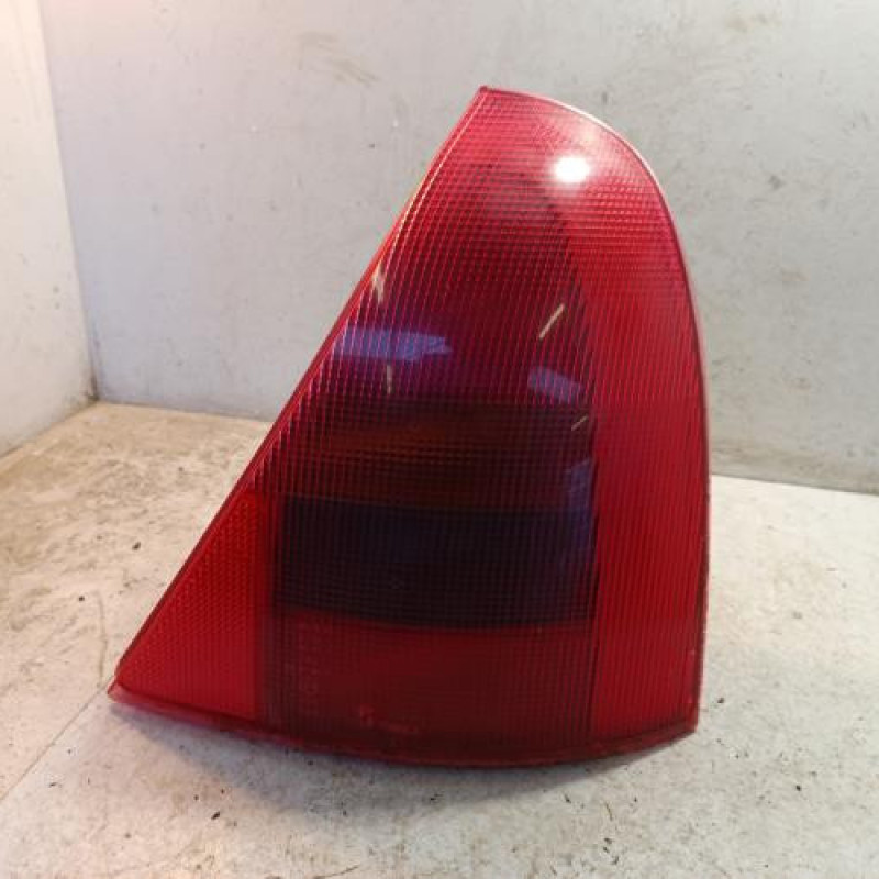 Feu arriere principal droit (feux) RENAULT CLIO 2 Feu arriere principal droit (feux) RENAULT CLIO 2