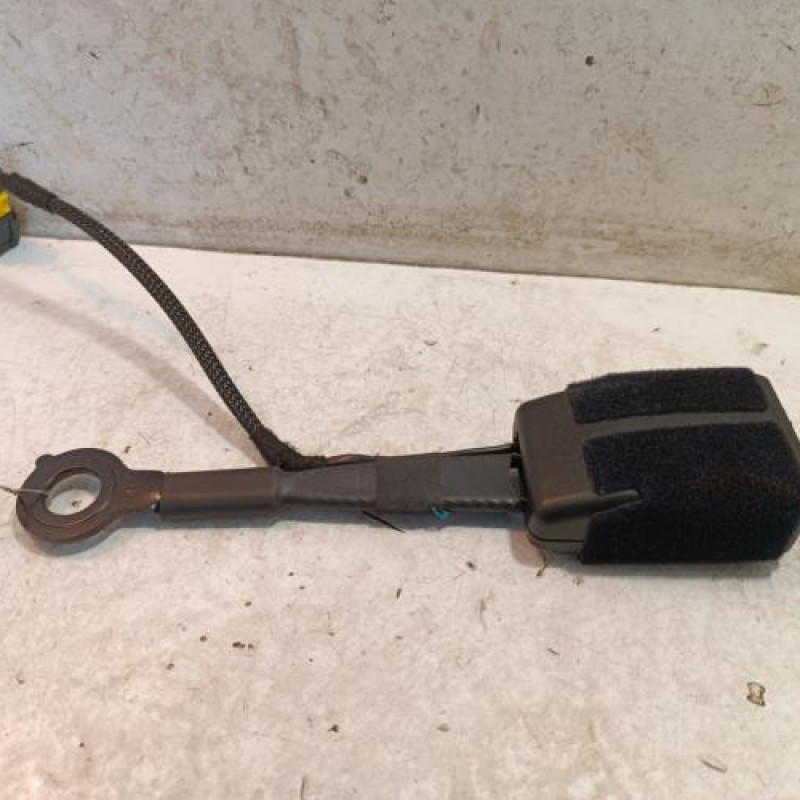 Attache ceinture avant droit PEUGEOT 208 2