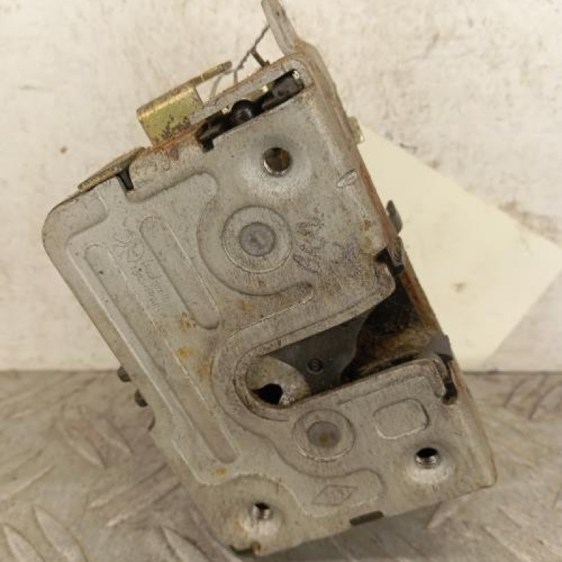 Serrure avant gauche IVECO DAILY 3