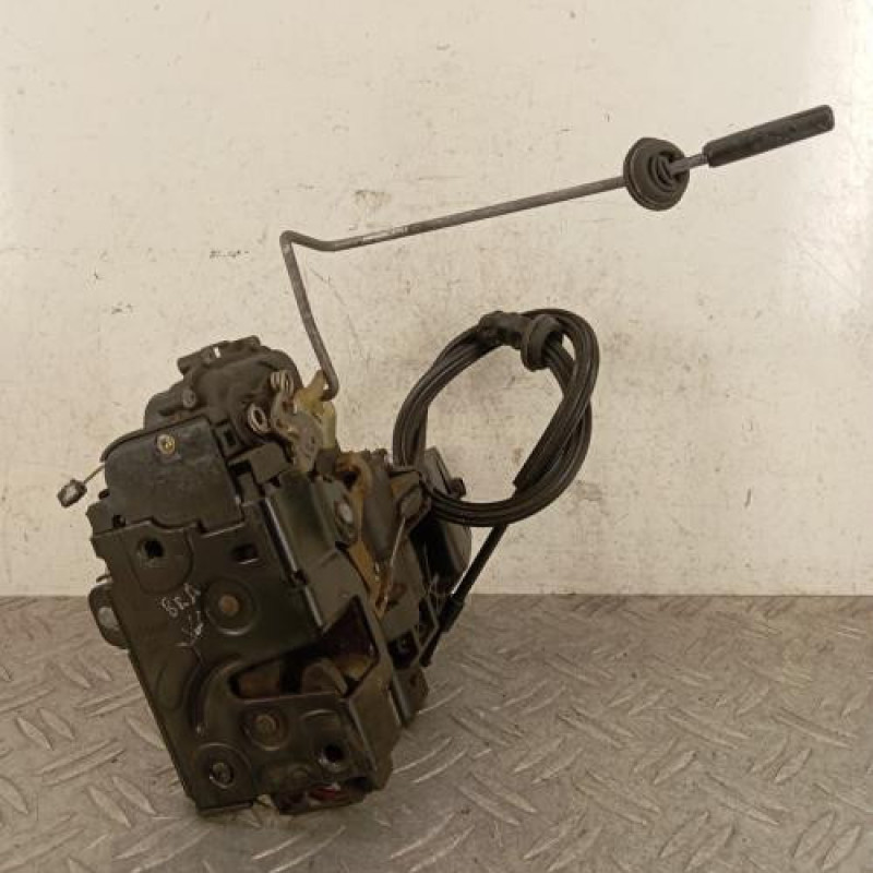 Serrure avant gauche VOLKSWAGEN GOLF 4 Serrure avant gauche VOLKSWAGEN GOLF 4