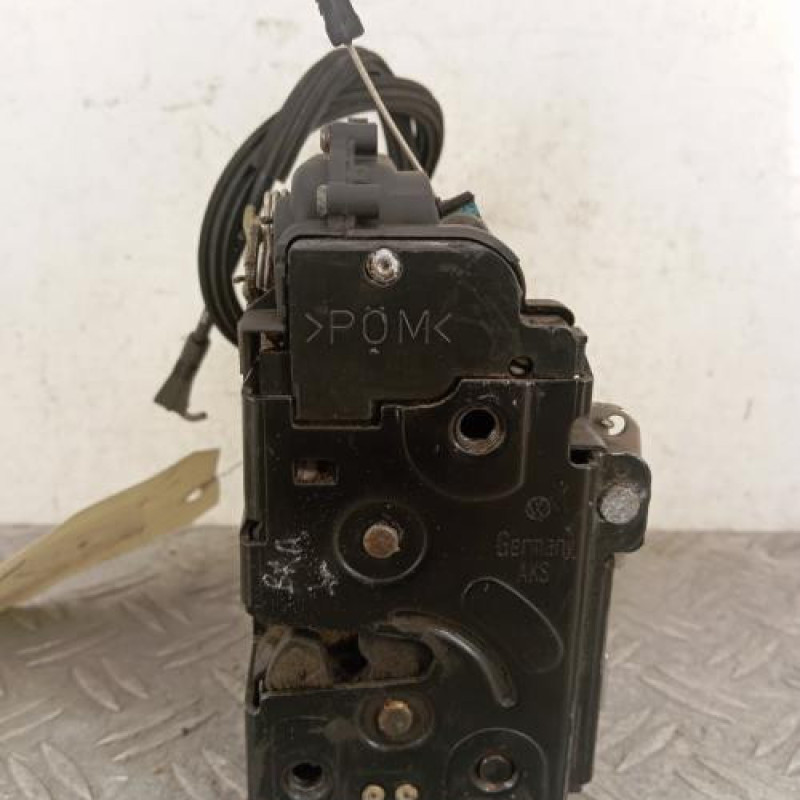 Serrure avant droit VOLKSWAGEN GOLF 4 Serrure avant droit VOLKSWAGEN GOLF 4