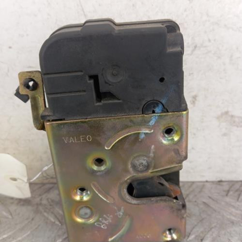 Serrure avant gauche PEUGEOT 206