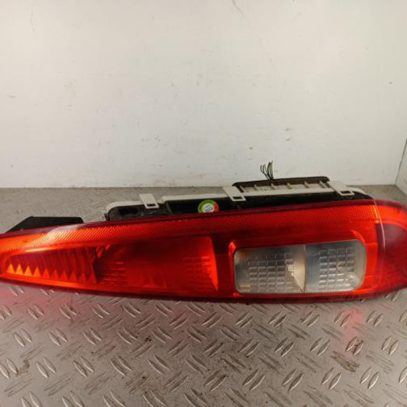 Feu arriere principal droit (feux) FORD FUSION Feu arriere principal droit (feux) FORD FUSION