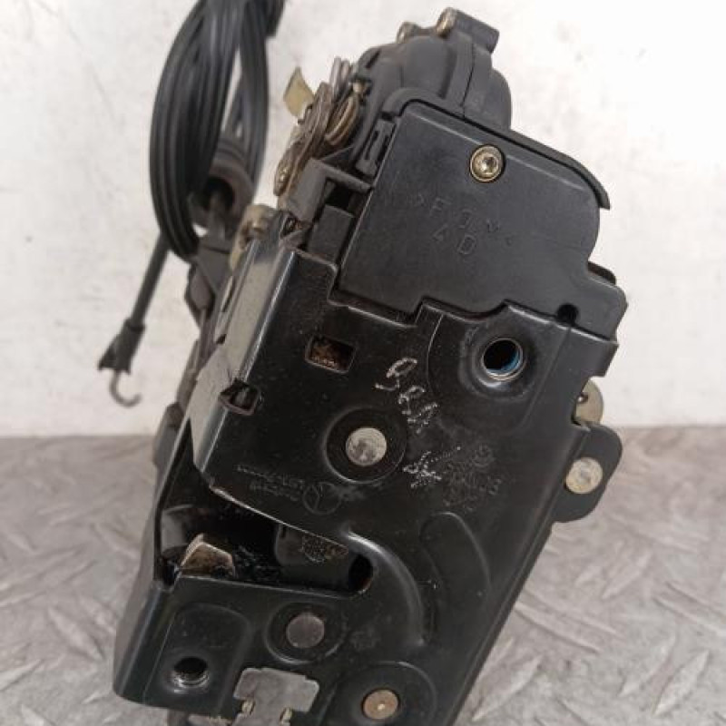 Serrure avant droit VOLKSWAGEN GOLF 4 Serrure avant droit VOLKSWAGEN GOLF 4