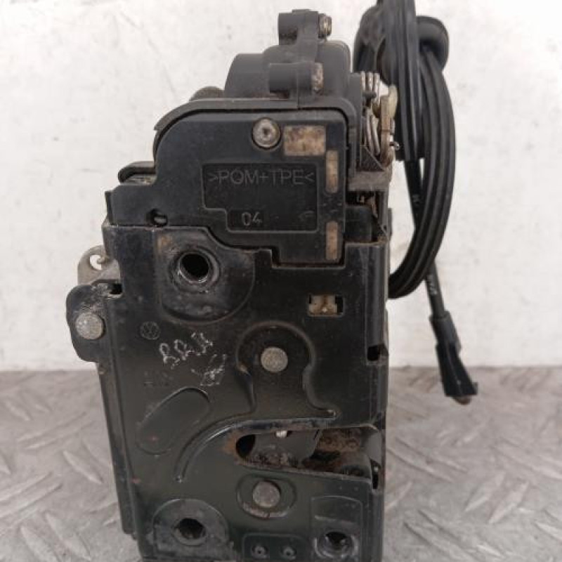 Serrure avant gauche VOLKSWAGEN GOLF 4 Serrure avant gauche VOLKSWAGEN GOLF 4