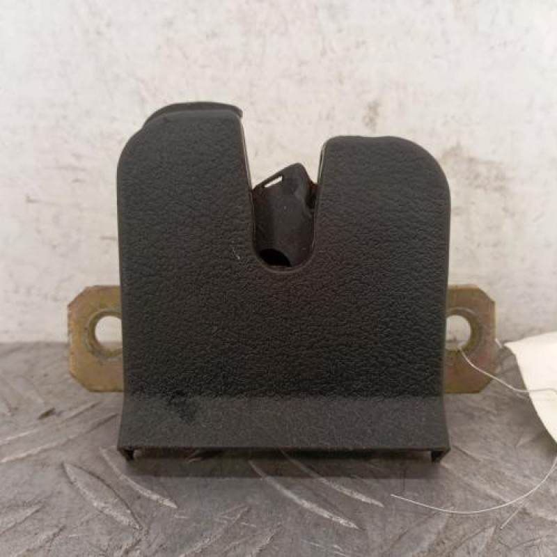 Serrure de hayon VOLKSWAGEN NEW BEETLE 1 Serrure de hayon VOLKSWAGEN NEW BEETLE 1