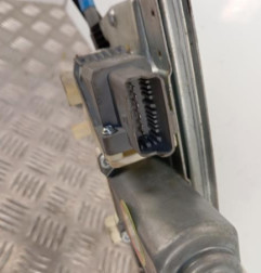 Leve vitre electrique avant gauche PEUGEOT 607 Photo n°4
