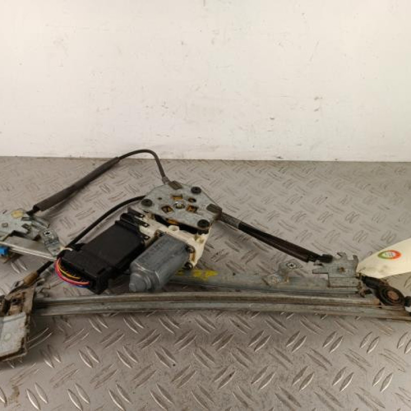 Leve vitre electrique avant gauche VOLKSWAGEN GOLF 4