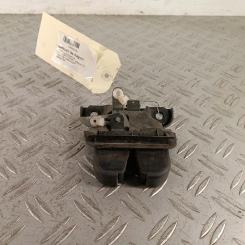 Serrure de hayon AUDI A6 2 Serrure de hayon AUDI A6 2