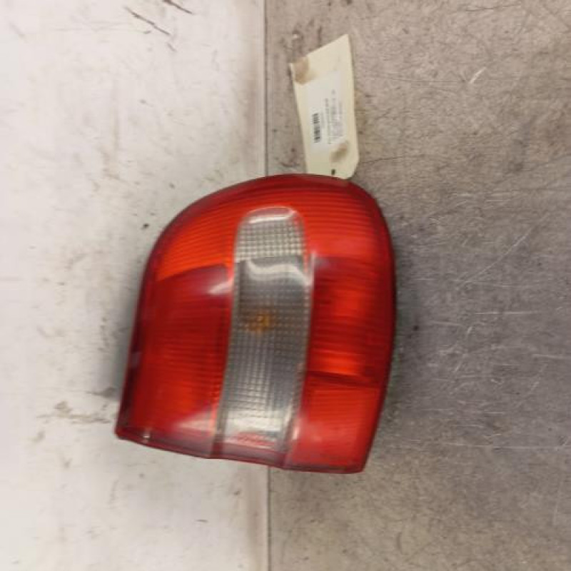 Feu arriere principal droit (feux) VOLVO V 40 1 Feu arriere principal droit (feux) VOLVO V 40 1