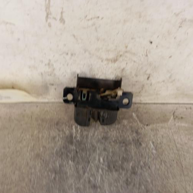 Serrure de hayon VOLKSWAGEN GOLF 4