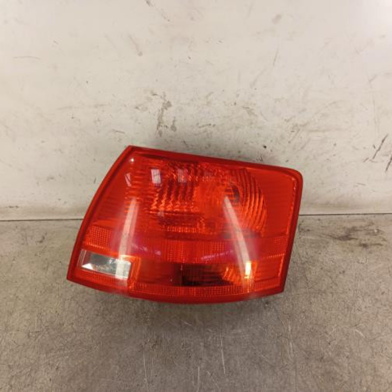 Feu arriere principal droit (feux) AUDI A4 2 Feu arriere principal droit (feux) AUDI A4 2