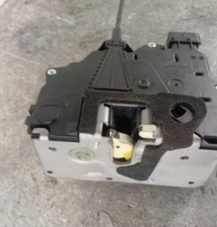 Serrure avant droit OPEL MERIVA B