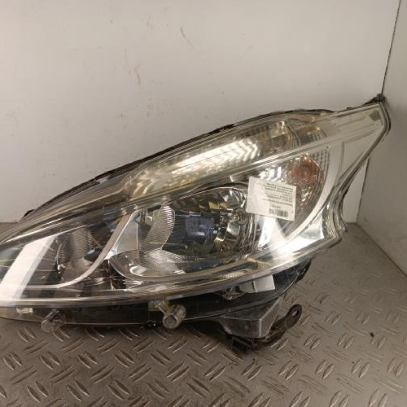 Optique avant principal gauche (feux)(phare) PEUGEOT 208 1