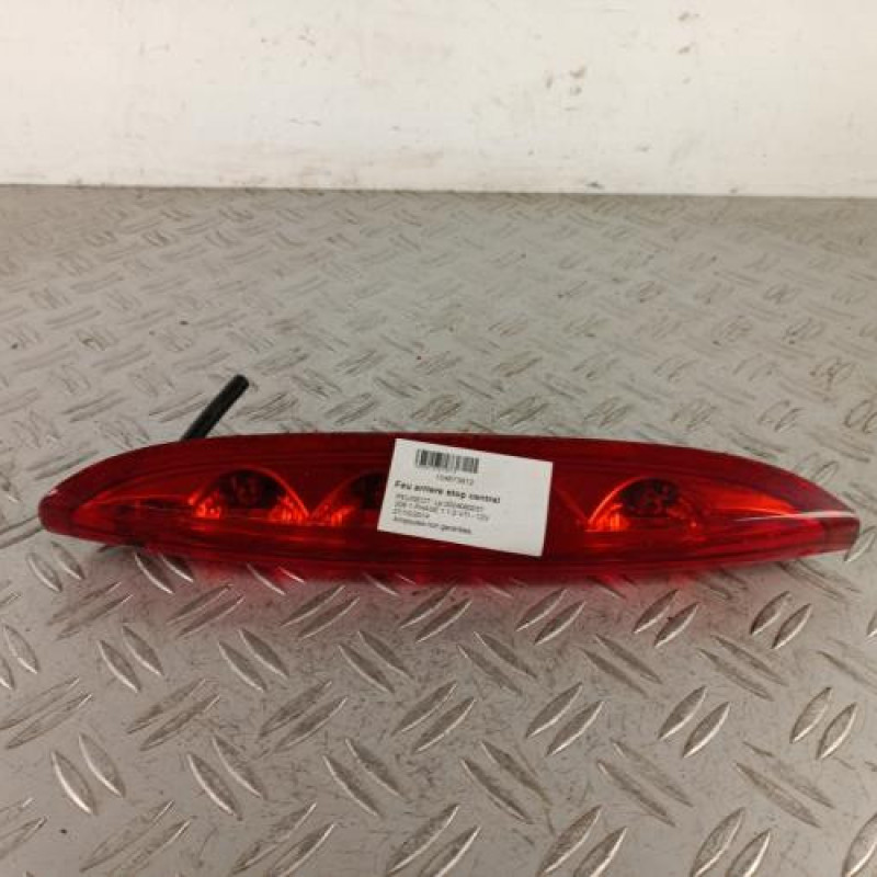 Feu arriere stop central PEUGEOT 208 1 Feu arriere stop central PEUGEOT 208 1