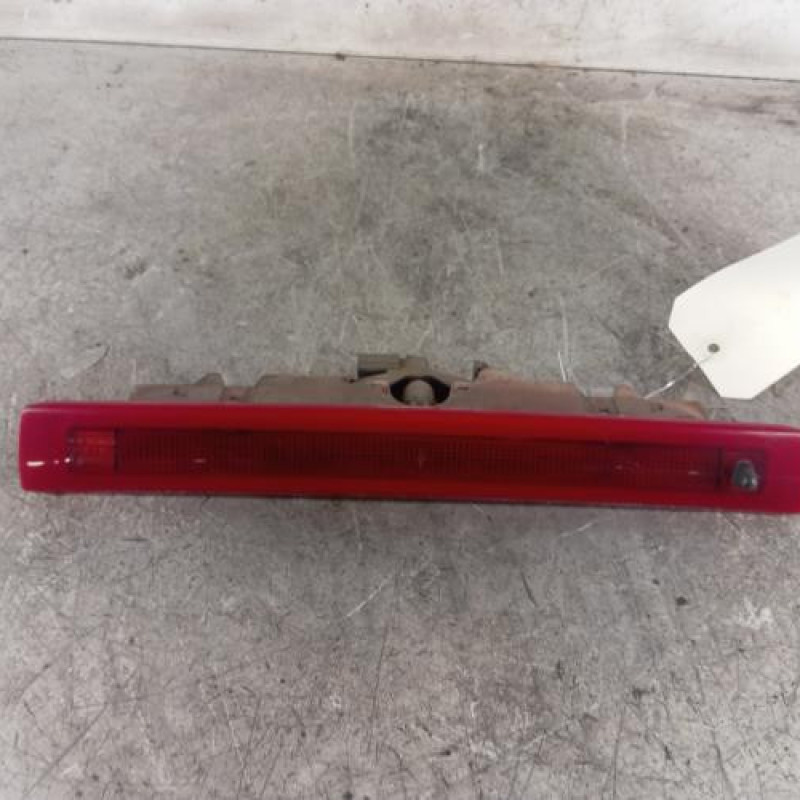 Feu arriere stop central RENAULT CLIO 3 Feu arriere stop central RENAULT CLIO 3