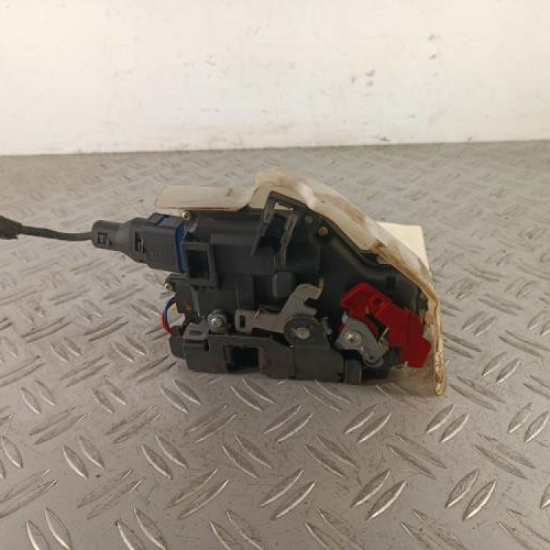 Serrure avant droit VOLKSWAGEN GOLF 6 Serrure avant droit VOLKSWAGEN GOLF 6