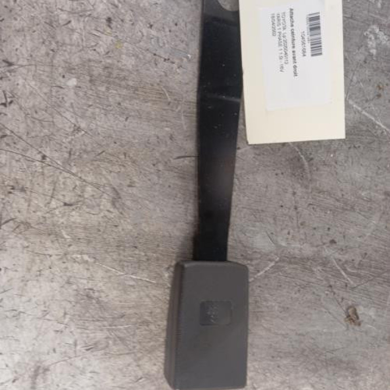 Attache ceinture avant droit TOYOTA YARIS 1