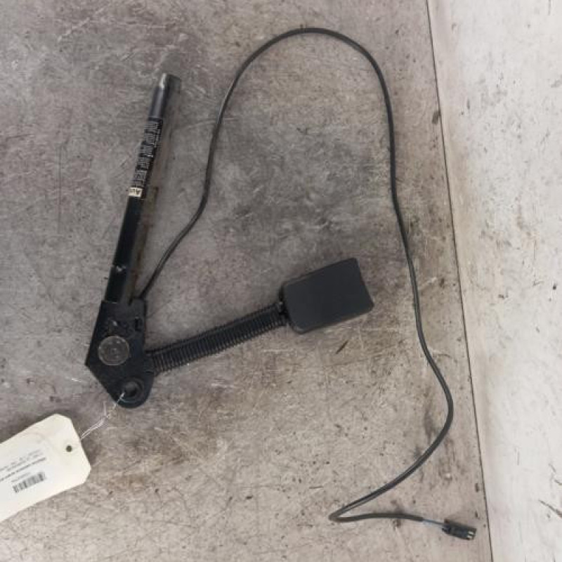 Attache ceinture avant droit FORD FOCUS 1