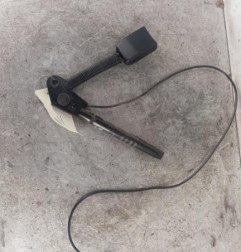 Attache ceinture avant gauche FORD FOCUS 1 Photo n°1