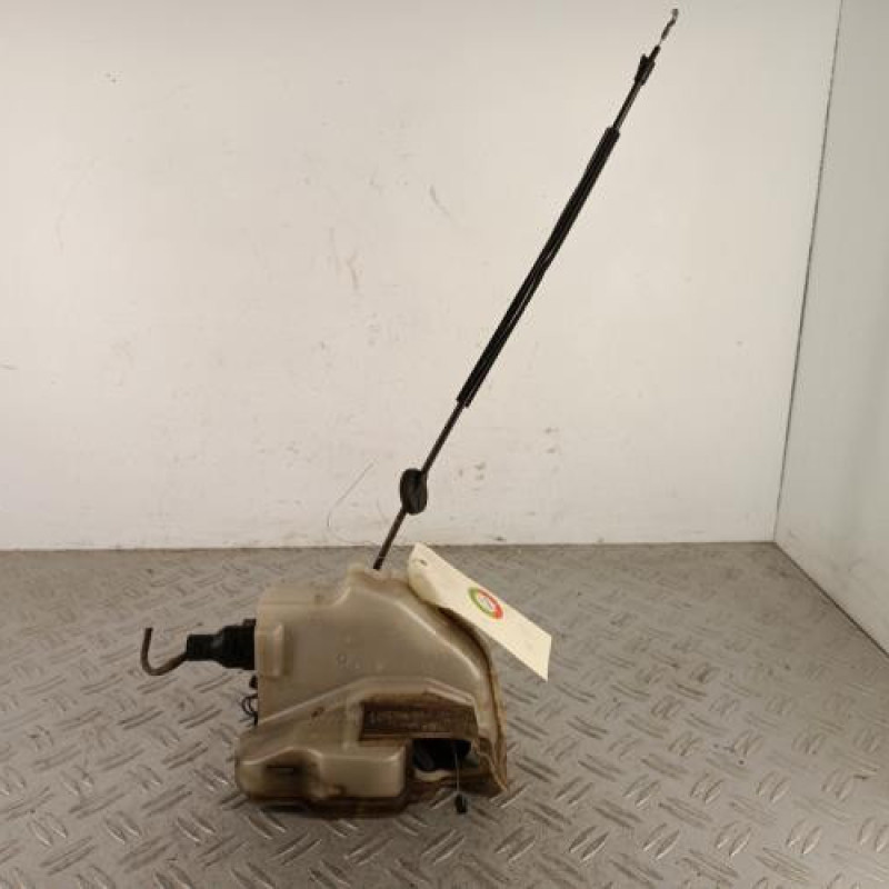 Serrure avant gauche VOLKSWAGEN JETTA 3 Serrure avant gauche VOLKSWAGEN JETTA 3