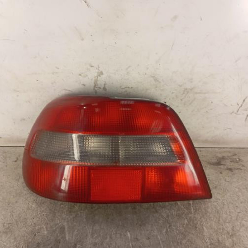 Feu arriere principal gauche (feux) VOLVO S 40 1 Feu arriere principal gauche (feux) VOLVO S 40 1