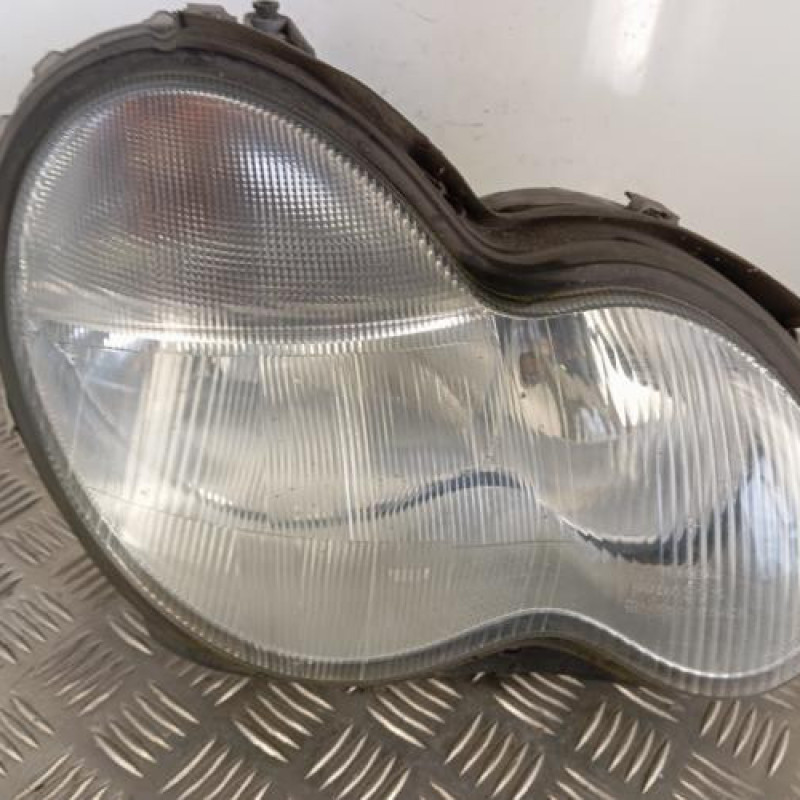 Optique avant principal droit (feux)(phare) MERCEDES CLASSE C 203
