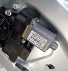 Leve vitre electrique avant gauche HYUNDAI I 30 1 Photo n°3