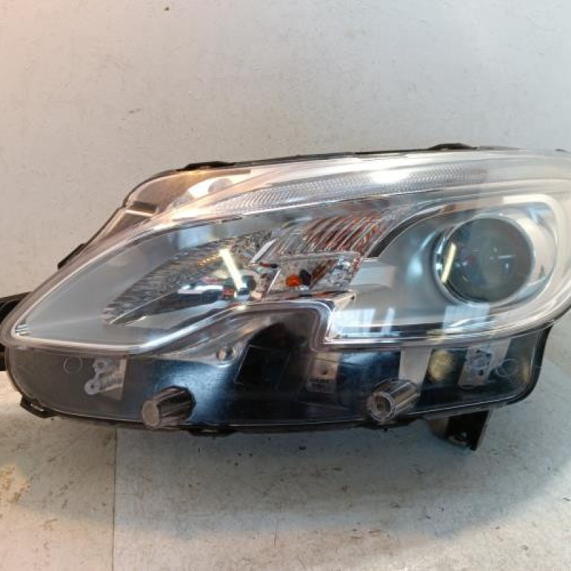 Optique avant principal gauche (feux)(phare) PEUGEOT 2008 1