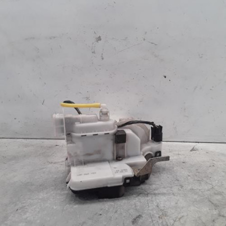 Serrure avant gauche VOLKSWAGEN POLO 3