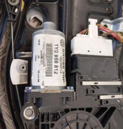 Leve vitre electrique arriere droit VOLKSWAGEN NEW BEETLE 1 Photo n°5