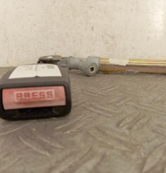 Attache ceinture avant droit RENAULT CLIO 2 Photo n°4