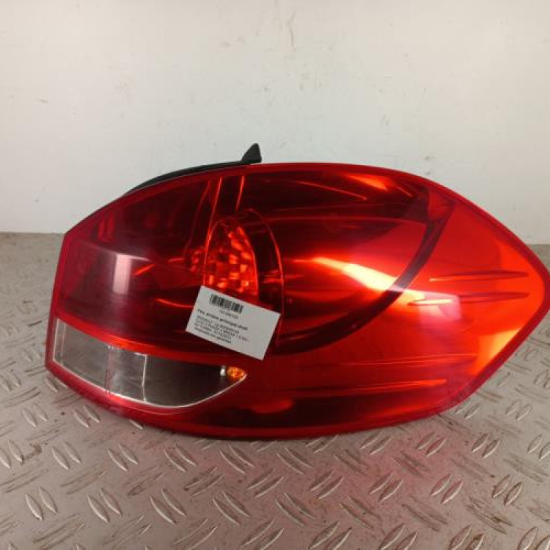 Feu arriere principal droit (feux) RENAULT CLIO 3 Feu arriere principal droit (feux) RENAULT CLIO 3