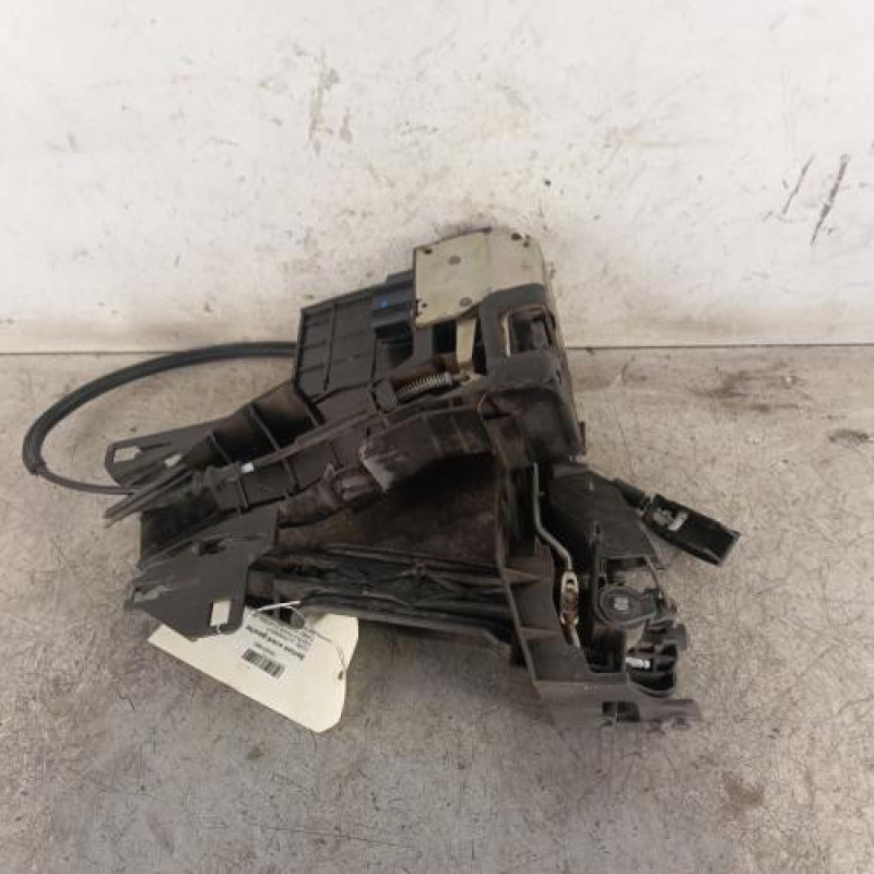 Serrure avant gauche FORD FIESTA 5 Serrure avant gauche FORD FIESTA 5