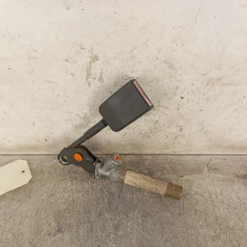 Attache ceinture avant gauche PEUGEOT 106