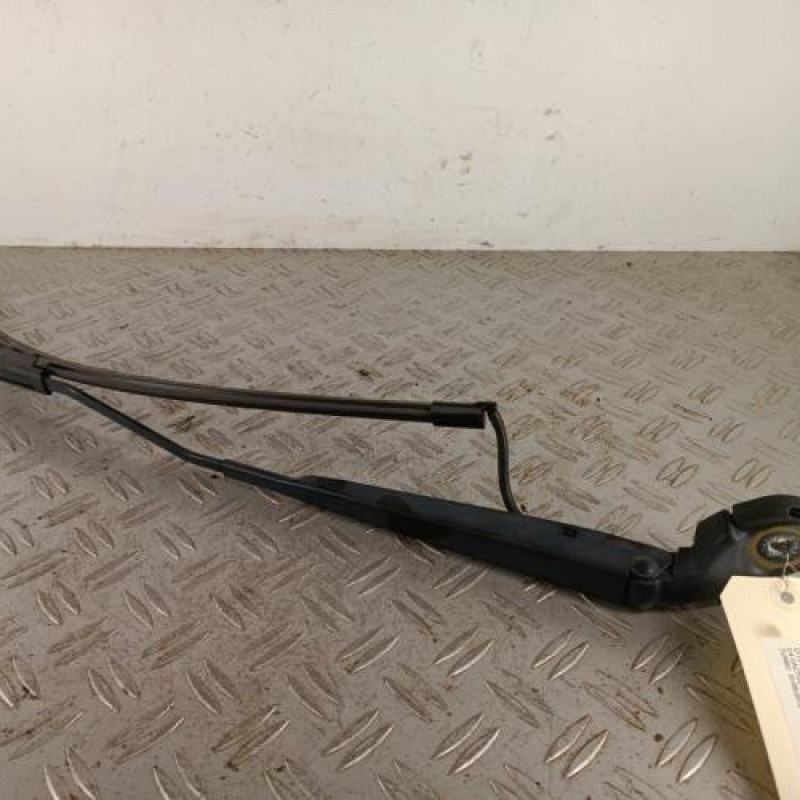 Bras essuie glace avant gauche CITROEN C4 CACTUS Bras essuie glace avant gauche CITROEN C4 CACTUS